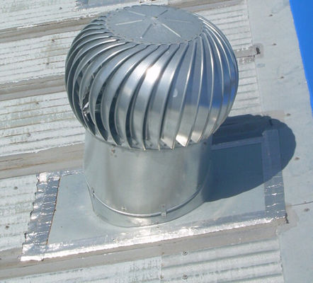 Industrieel dakextractorventilator gemaakt van roestvrij staal voor effectieve ventilatie